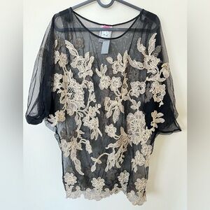 Yoana baraschi lace top hand stitching floral design. 🖤